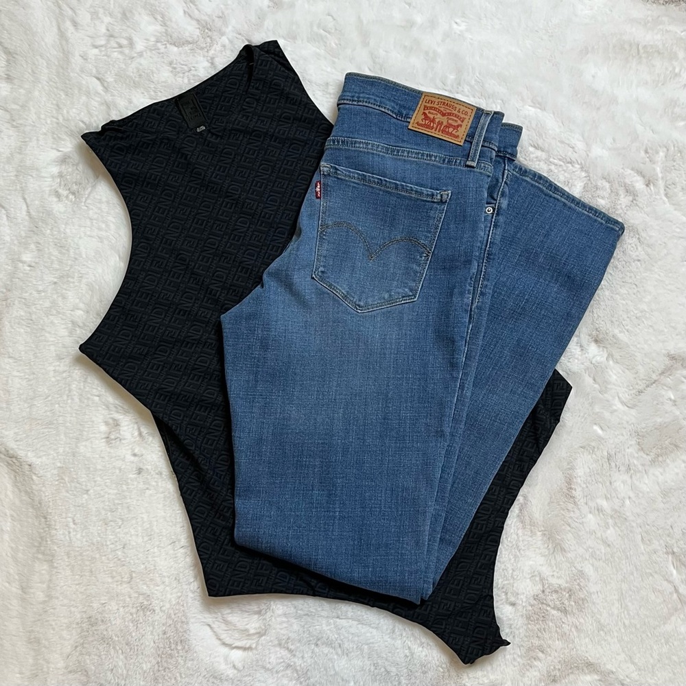 NWT Levi’s Mid Rise Denim Blue Straight Stretch Jeans 31 x 32